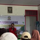 Doc. Koordinator kelurahan Posko 3 PBL 2 FKM Unhas (Dia Mangenda) saat memaparkan program intervensi kesehatan di Kelurahan Bulujaya, Kabupaten Jeneponto (Istimewa)