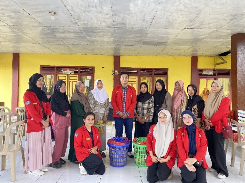 Doc. Foto Bersama  mahasiswa PBL II Posko 18 dengan Masyarakat Desa Pallantikang yang menghadiri Pelatihan (Istimewa)