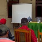 Doc. Peserta penyuluhan menonton video edukatif terkait pembuatan SPAL Sederhana (Istimewa)