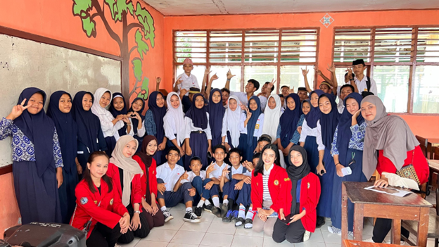 Doc. Foto Bersama Siswa/i SMP Negeri 3 Bangkala Barat Setelah Edukasi Pencegahan Pernikahan Dini di Kelurahan Bulujaya, Kabupaten Jeneponto (Istimewa)