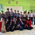 Doc. Foto Bersama Mahasiswa Posko 4 PBL II FKM Unhas Beserta Siswa SMPN 1 Bangkala Barat di Kelurahan Barana, Kabupaten Jeneponto (Istimewa)