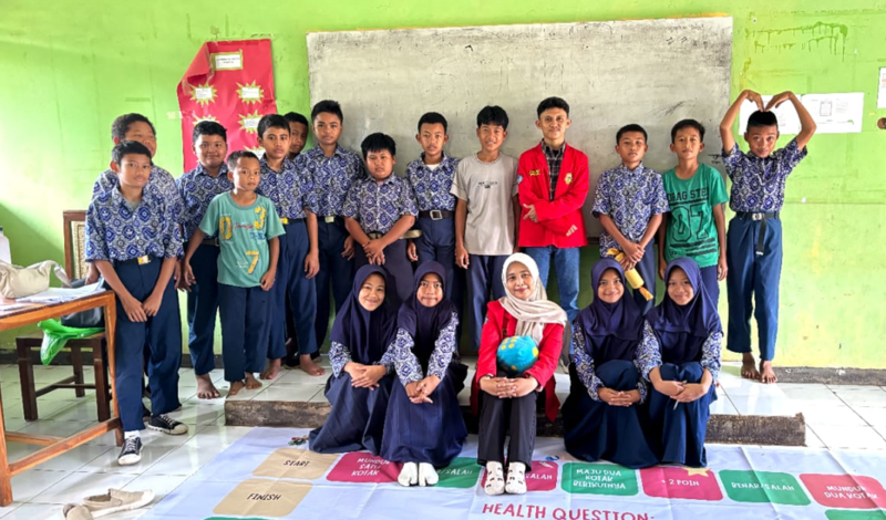 Doc. Foto Bersama Siswa/i SMPN 1 Bangkala Barat Seusai Melakukan Games Edukasi (Istimewa)