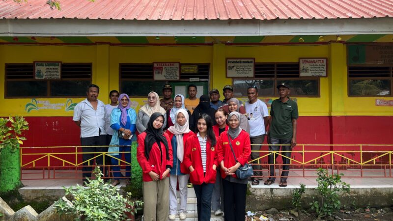 Doc. Foto Bersama Mahasiswa Posko 3 PBL II FKM Unhas beserta Peserta Edukasi Kesehatan Lingkungan di Kelurahan Bulujaya, Kabupaten Jeneponto (Istimewa)