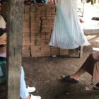 Doc. Anggota Posko 3 PBL II FKM Unhas (A. Rania Adlia) saat memberikan edukasi mengenai pengelolaan sampah dan mengkampanyekan pengadaan Tempat Pembuangan Akhir (TPA) di Lingkungan Mattiro Baji, Kelurahan Bulujaya, Kabupaten Jeneponto (Istimewa)