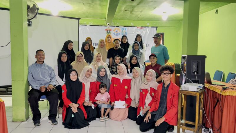 Sesi Foto Bersama Seminar Awal PBL 1 FKM Unhas di Desa Pattojo, Kecamatan Liliriaja, Kabupaten Soppeng