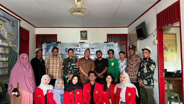Dokumen Pribadi: Sesi foto Bersama Mahasiswa Posko 3 PBL 3 FKM Unhas beserta Lurah Kelurahan Bulujaya dan Peserta Seminar, Kelurahan Bulujaya, Kecamatan Bangkala Barat, Kabupaten Jeneponto, Selasa (24/06/2025)