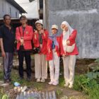 Dokumentasi Pribadi: Mahasiswa Posko 3 PBL III FKM Unhas saat melaksanakan kegiatan evaluasi program intervensi SPAL Sederhana di Kelurahan Bulujaya, Kabupaten Jeneponto, Selasa (24/06/2025)