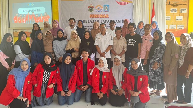 Sesi Foto Bersama Seminar Awal PBL I di Desa Rompegading
